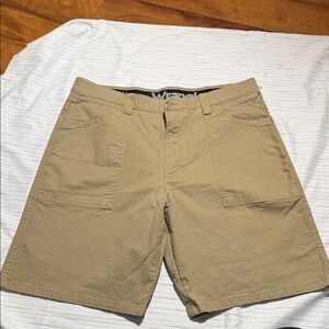 Wrangler Men’s Tan Flat-Front Utility Shorts